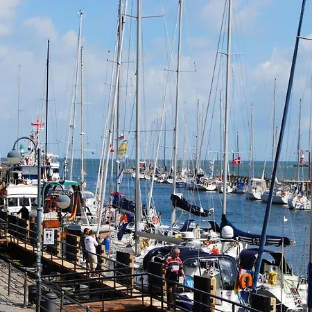Warnemuende Am Alten Strom *